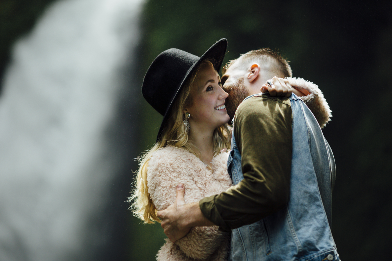 Gorge-Engagement-Oregon-Photography-Portland-Artur-Zaitsev-Wedding-Adventure-16